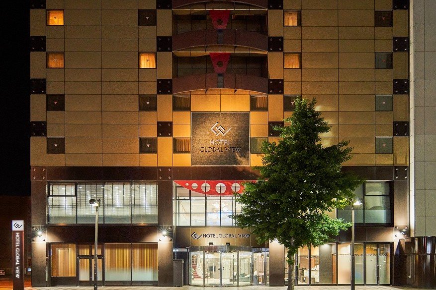 夜正面外観.jpg